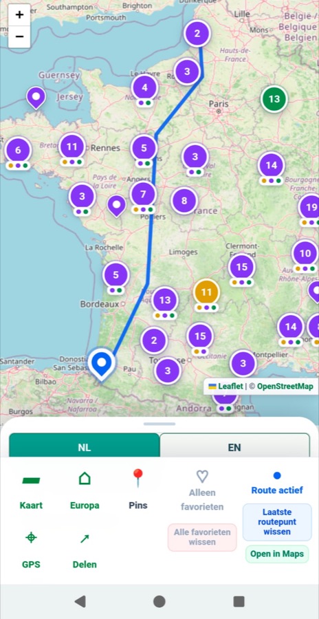 Mooie dorpjes kaart met routepunten en de knoppen Route actief en Open in Maps